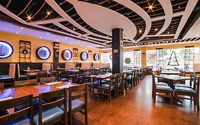 RedDoorz Plus near Rizal Junction